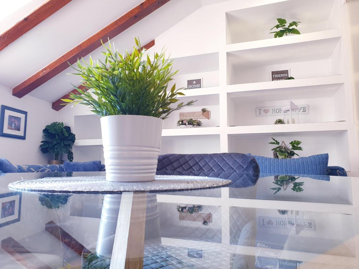 Apartments Sandra In The Historical Center Of The City Supetar Extérieur photo