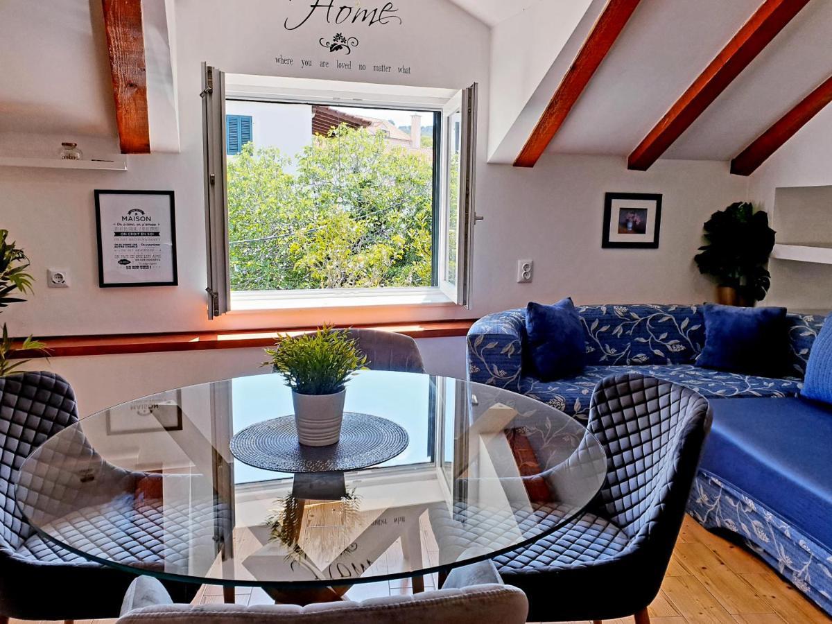 Apartments Sandra In The Historical Center Of The City Supetar Extérieur photo
