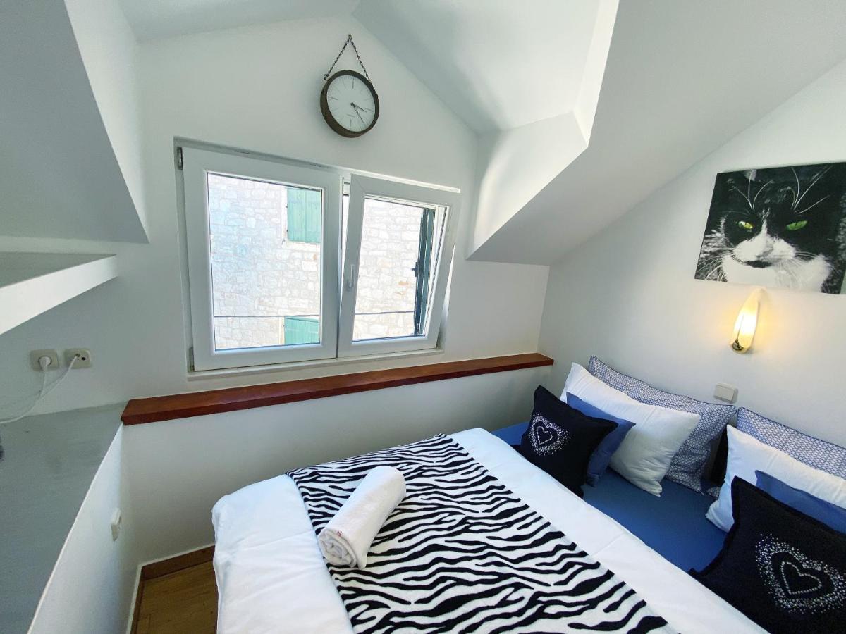 Apartments Sandra In The Historical Center Of The City Supetar Extérieur photo