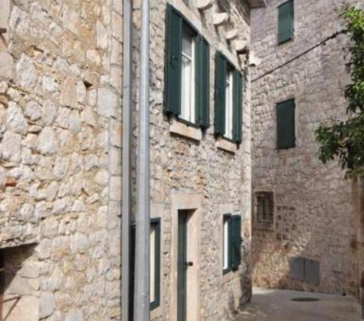 Apartments Sandra In The Historical Center Of The City Supetar Extérieur photo