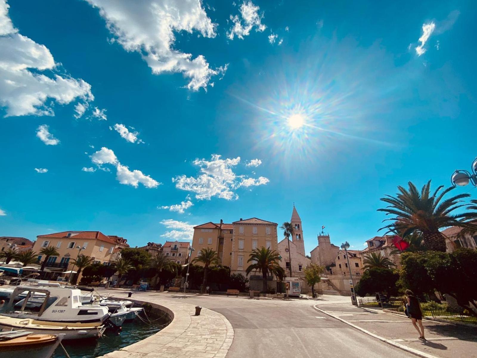 Apartments Sandra In The Historical Center Of The City Supetar Extérieur photo
