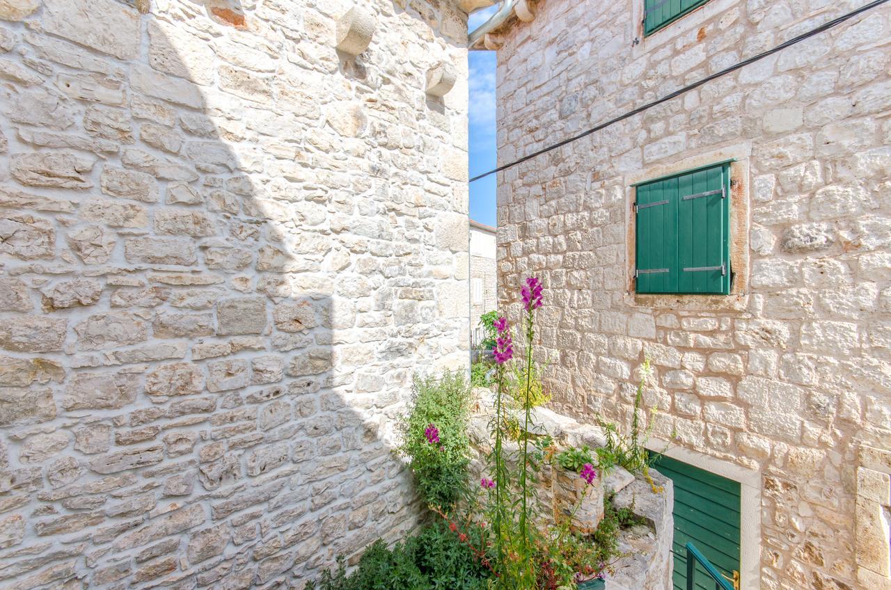 Apartments Sandra In The Historical Center Of The City Supetar Extérieur photo
