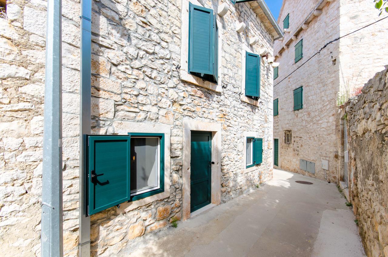 Apartments Sandra In The Historical Center Of The City Supetar Extérieur photo